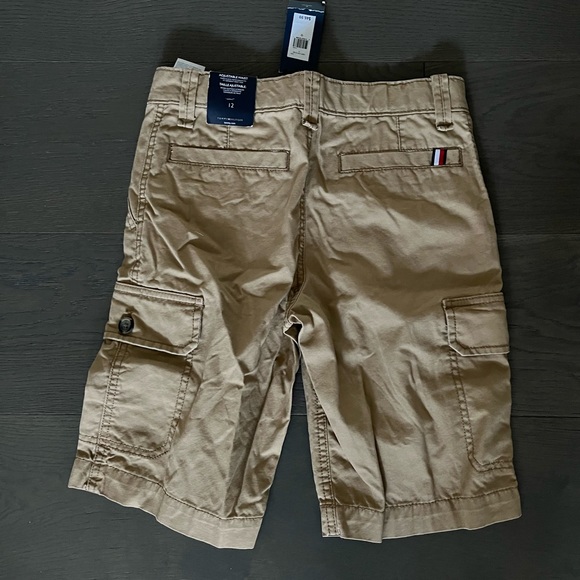 Tommy boys khaki cargo shorts NWT Ret $54 sz 12 - Picture 2 of 4